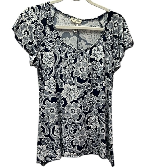 Brittany Black Tops - Brittany Black Womens Embossed Blue and White Floral Blouse Size Small Petite